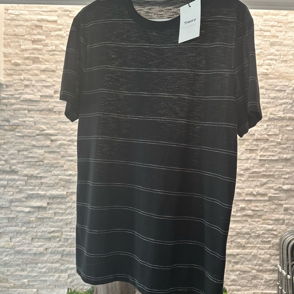 BNWT Theory Black and Gray Striped Tee men’s size M